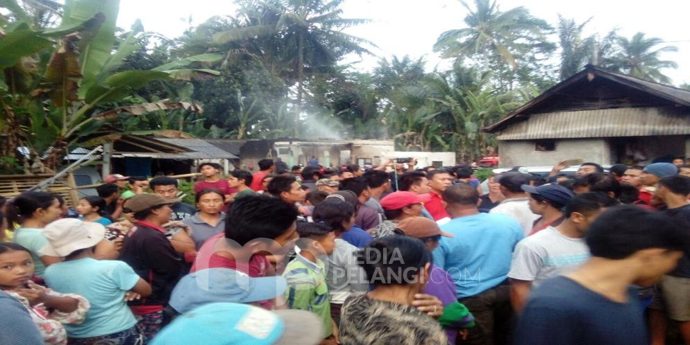 Diduga Akibat Bensin Tercecer, Warung Penjual Sembako Ludes Terbakar