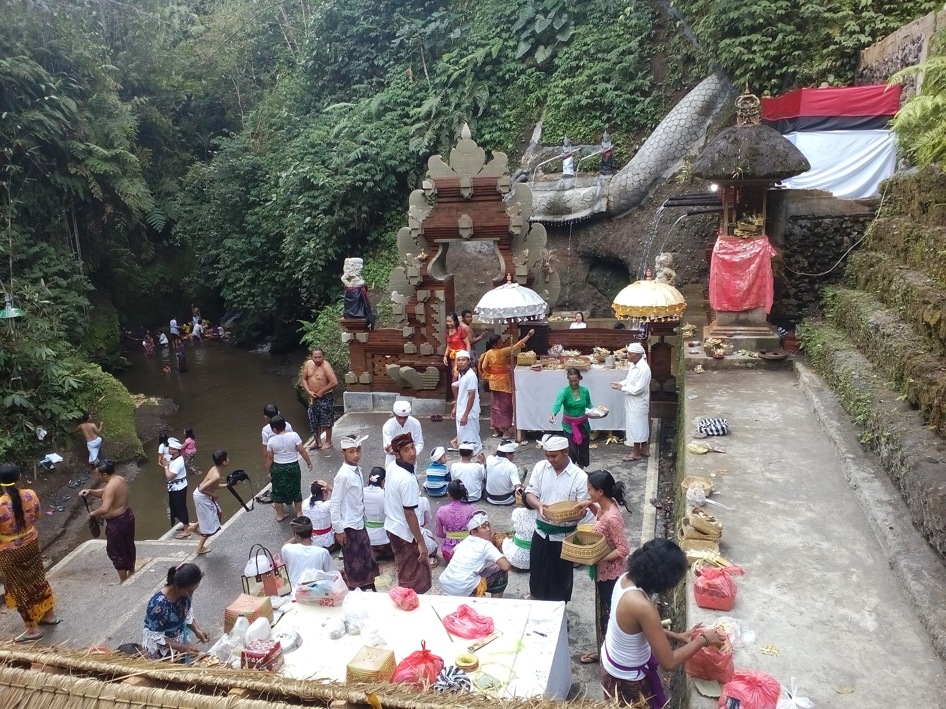 Banyu Pinaruh,Taman Pecampuan Ramai Pengunjung