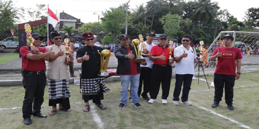 Wabup Sanjaya Buka Pordes Desa Dauh Peken