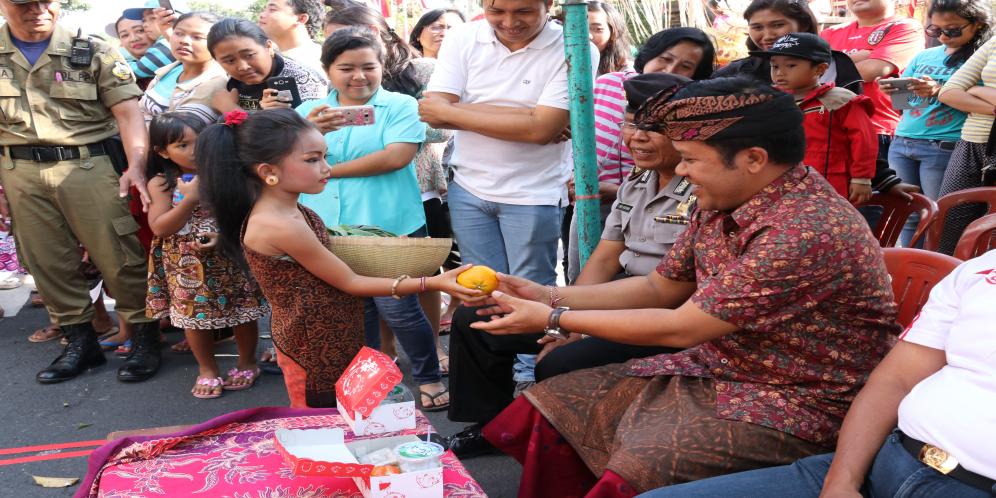 Wakil Bupati Sedana Arta Buka Karnaval PAUD