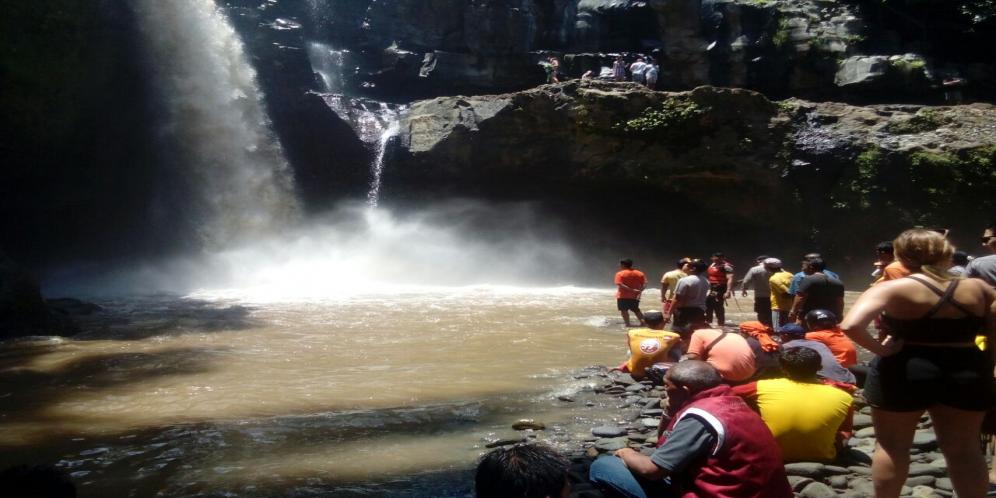 Asyik Berenang, Pelajar SMP Ini Tenggelam di Air Terjun Tegenungan