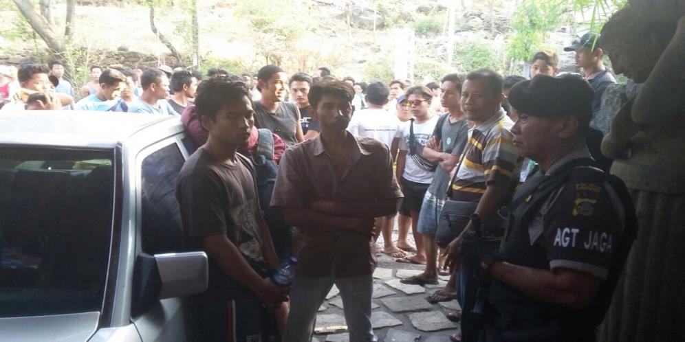 Bule Ayah dan Anak Ini Diciduk Polisi Setelah Aniaya Penduduk Lokal