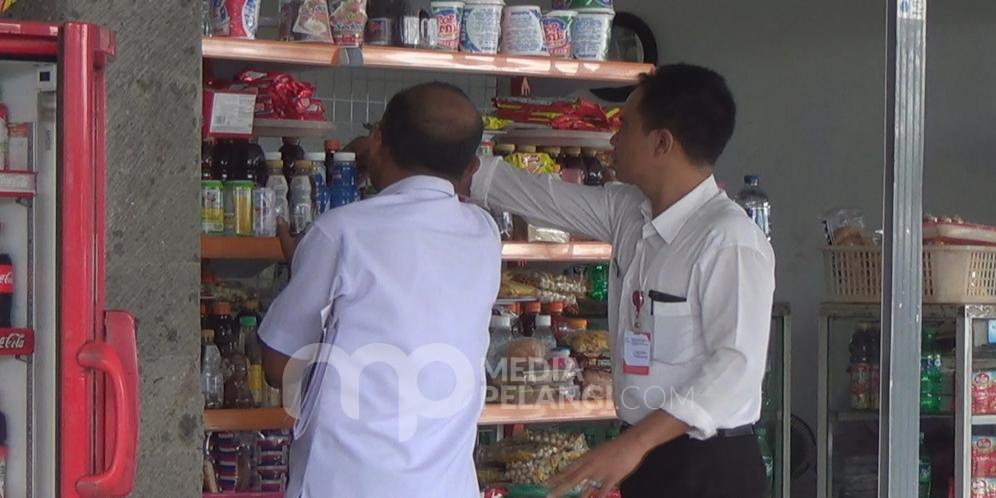 Dinas Perdagangan Jembrana Temukan Sejumlah Makanan dan Minuman Kadaluarsa