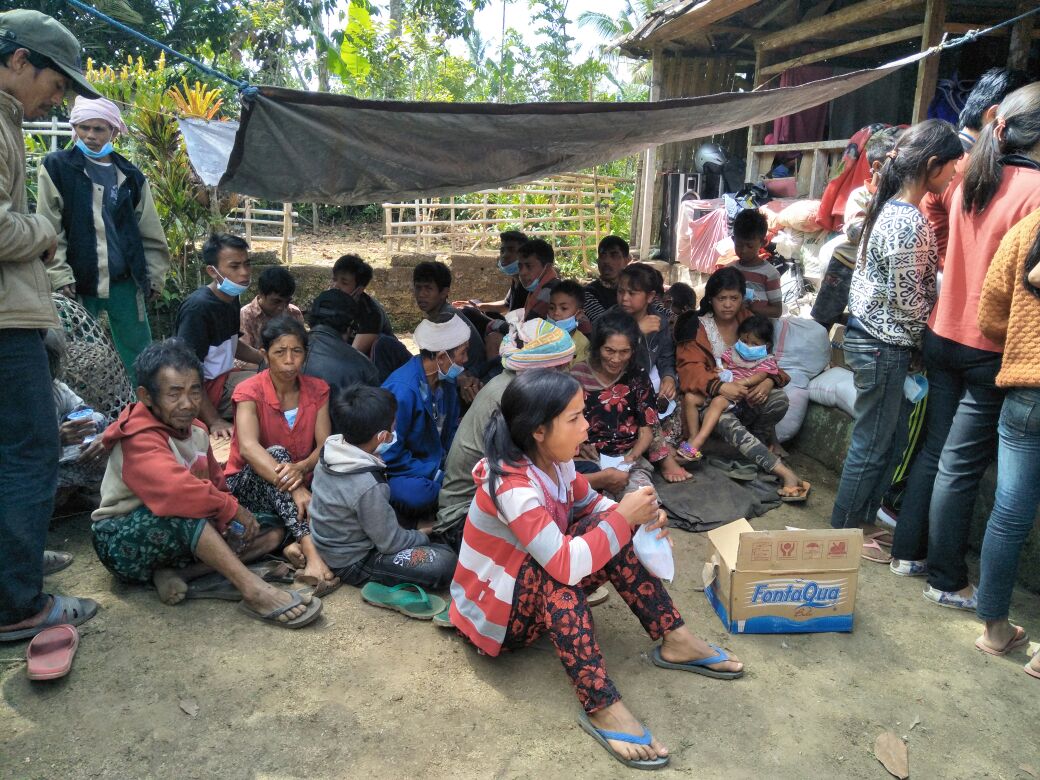 Ajak Anak-Anak Dan Bayi Baru Lahir, Warga Mengungsi Ke Gianyar