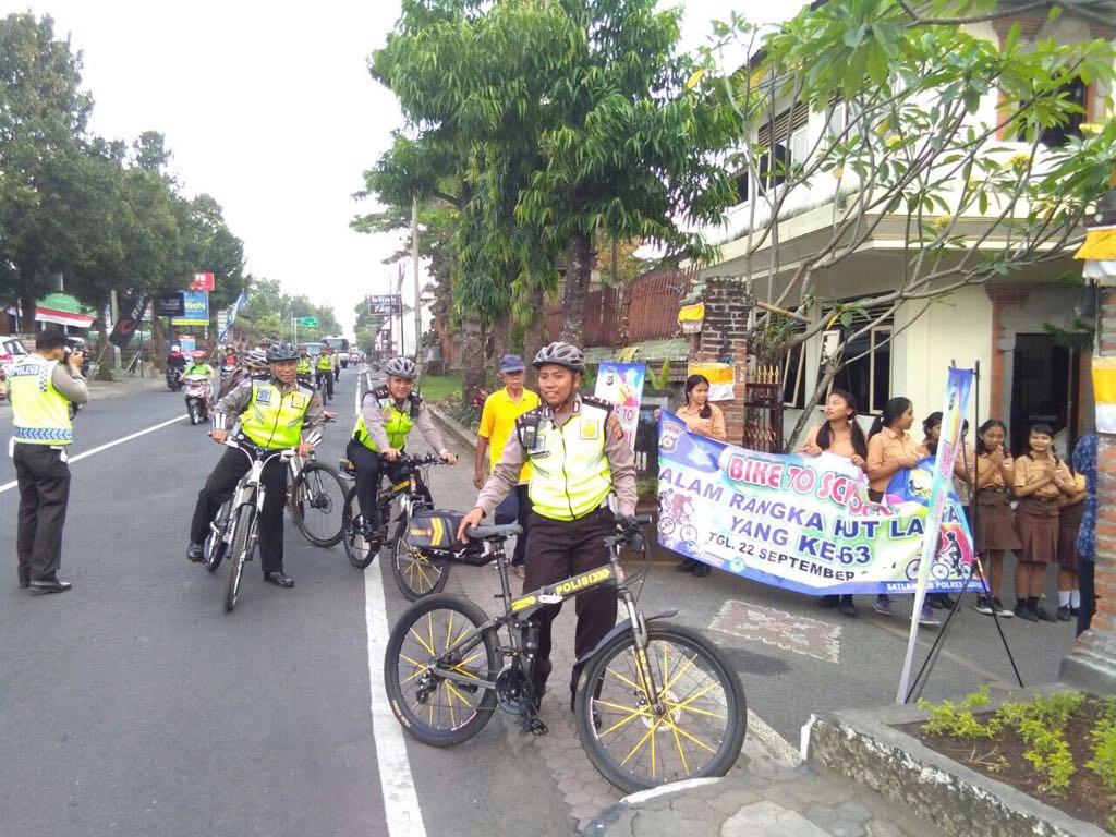 Berikan Pemahaman Berlalu Lintas, Satlantas Polres Gianyar Gelar Bike To School