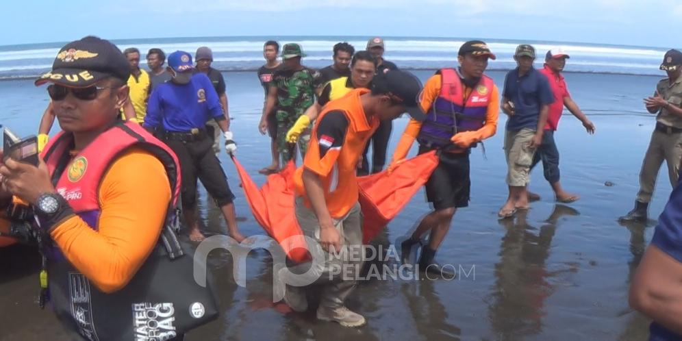 Mayat Pria Tanpa Identitas Ditemukan Mengambang di Pantai Pengeragoan