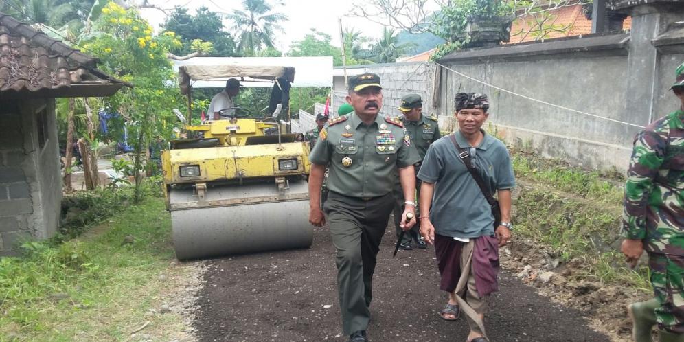 Pangdam IX / Udayana Kunjungi TMMD ke-99 Desa Besan Klungkung