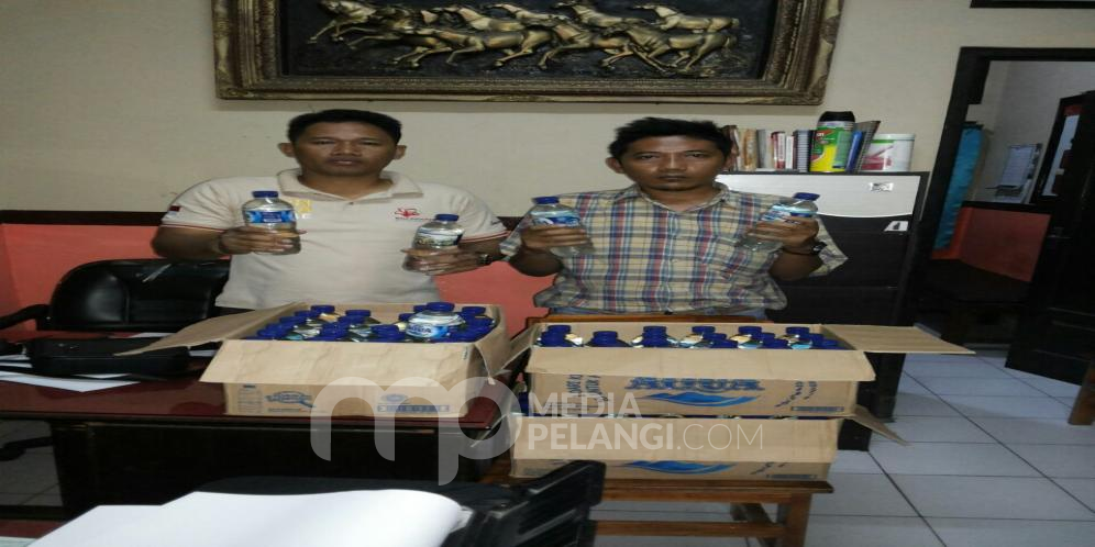 Polisi Amakan 45 Liter Arak Bali Dari Mobil Travel Ladju