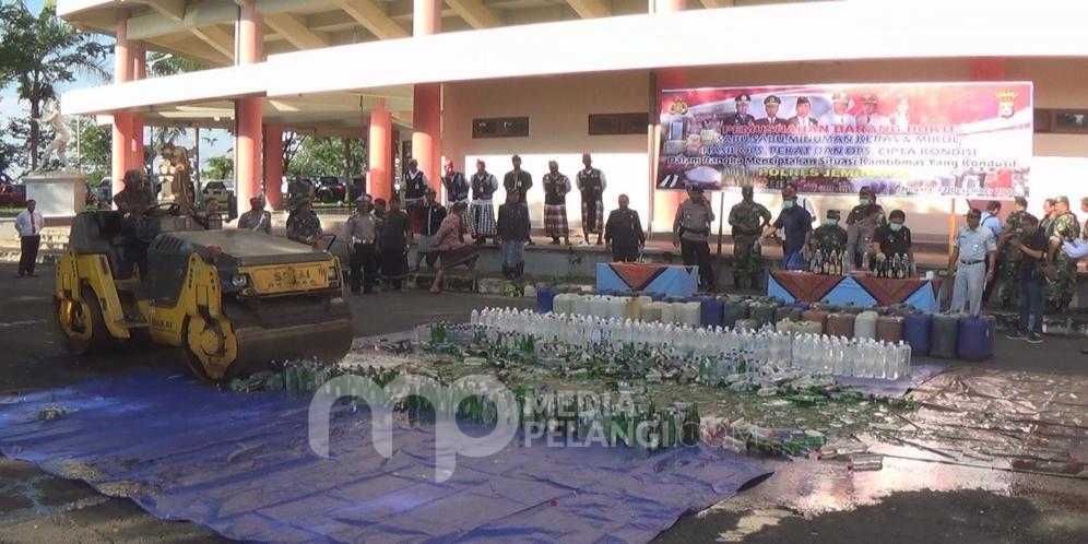 Polres Jembrana Musnahkan Ribuan Liter dan Narkoba Hasil Oprasi Pekat Agung 2016