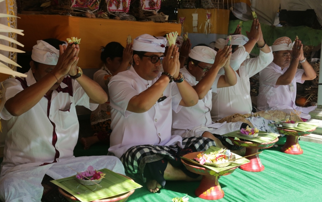 Wabup Sanjaya Hadiri Karya Ngenteg Linggih di Bukit Tumpeng