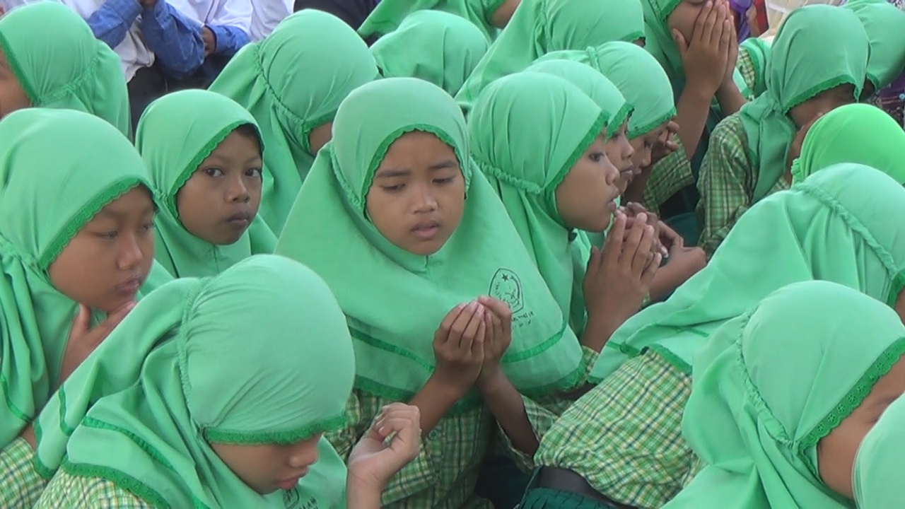 Ratusan Anak RA dan MTS Darussalam Gelar Doa Bersama Untuk Gunung Agung