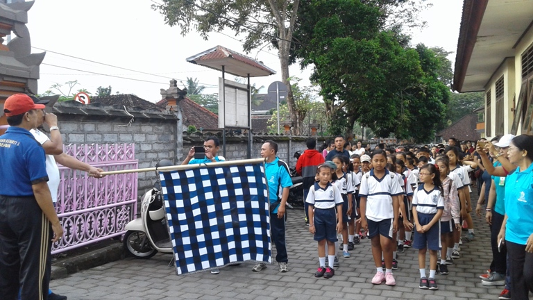 Sambut HUT Ke-68 Perguruan Rakyat Saraswati Tabanan Gelar Jalan Sehat