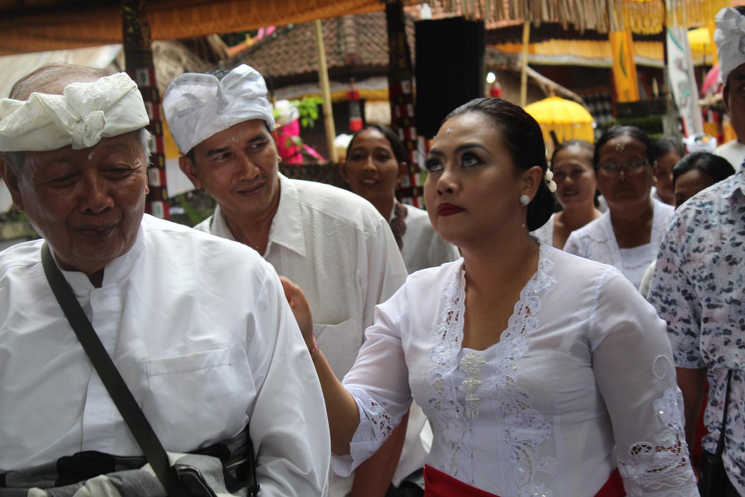 Anggota DPD Kobarkan Semangat Pancasila di Pura Gonjeng