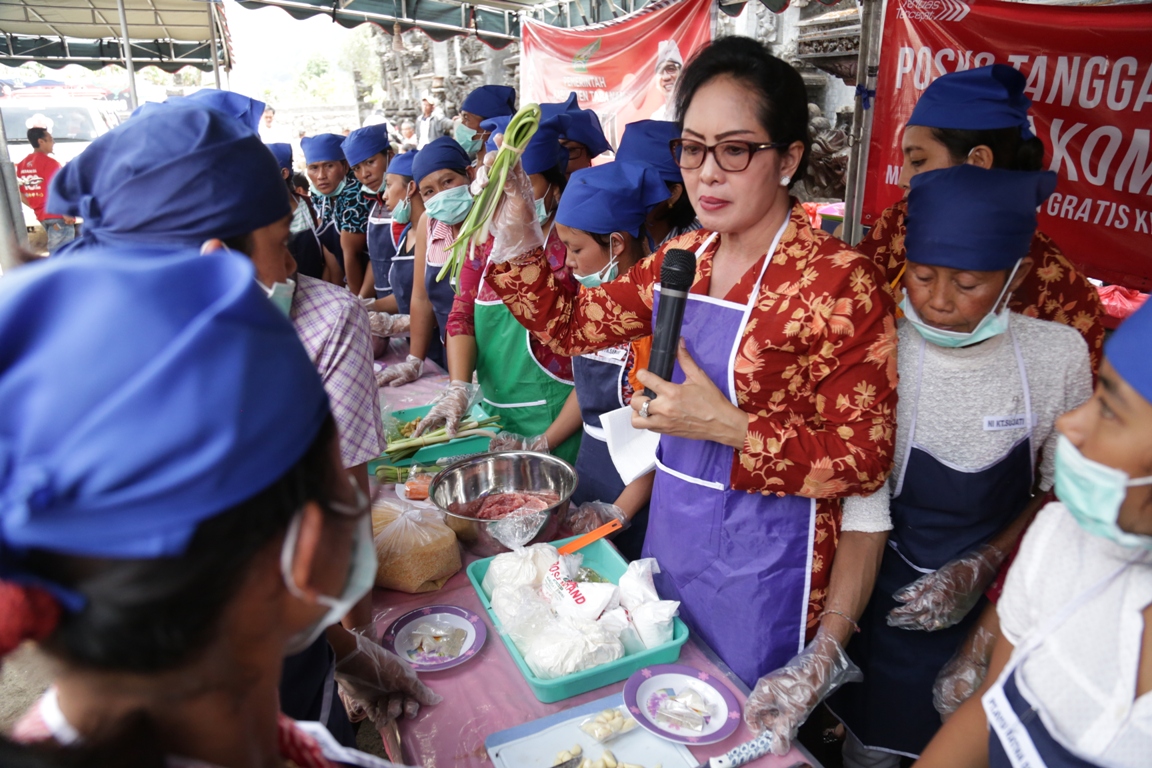 Pemkab Tabanan Adakan Pelatihan Memasak Di Posko Pengungsian Candikuning