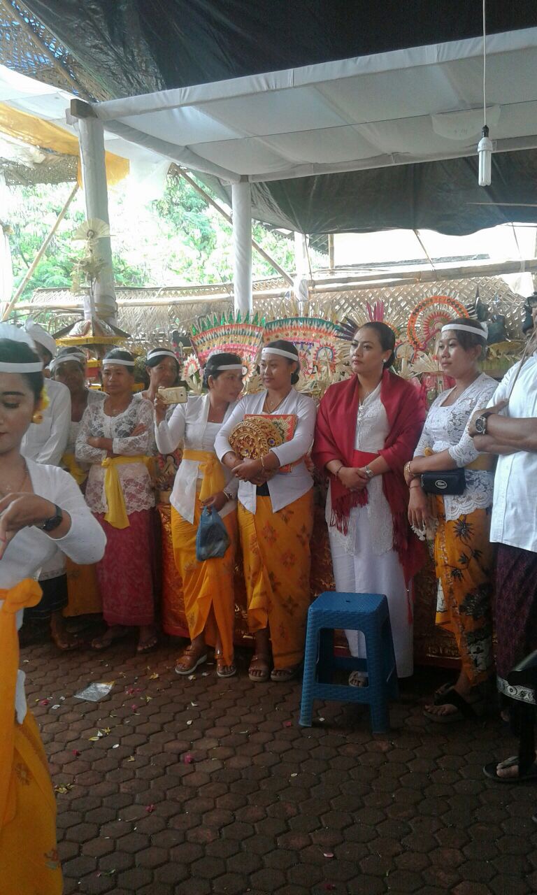 Bupati Eka Hadiri Ngenteg Linggih di Pura Dalem Galiukir Pupuan