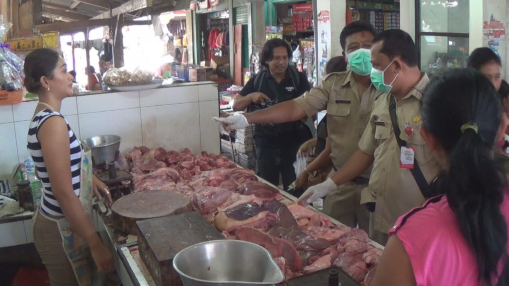 Jelang Galungan,Dinas Pertanian Jembrana Sidak Daging di Pasar