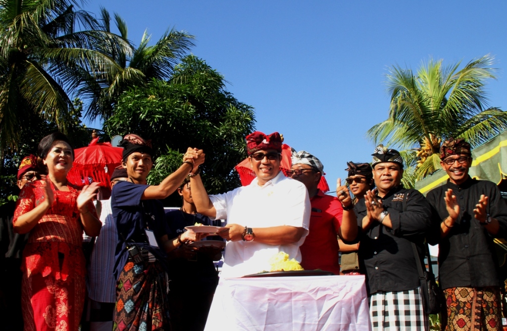 Wabup Sanjaya Buka Lomba Barong Bangkung”Karang Taruna Eka Genta Dharma Bhakti” Desa Dajan Peken