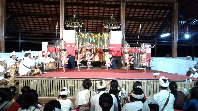 Puja Wali Pura Luhur Batukaru, Panitia Berikan Dharma Wacana Singkat Kepada Pemedek