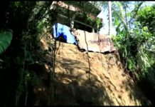 Tebing Longsor,Tutup Akses Perekonomian Warga