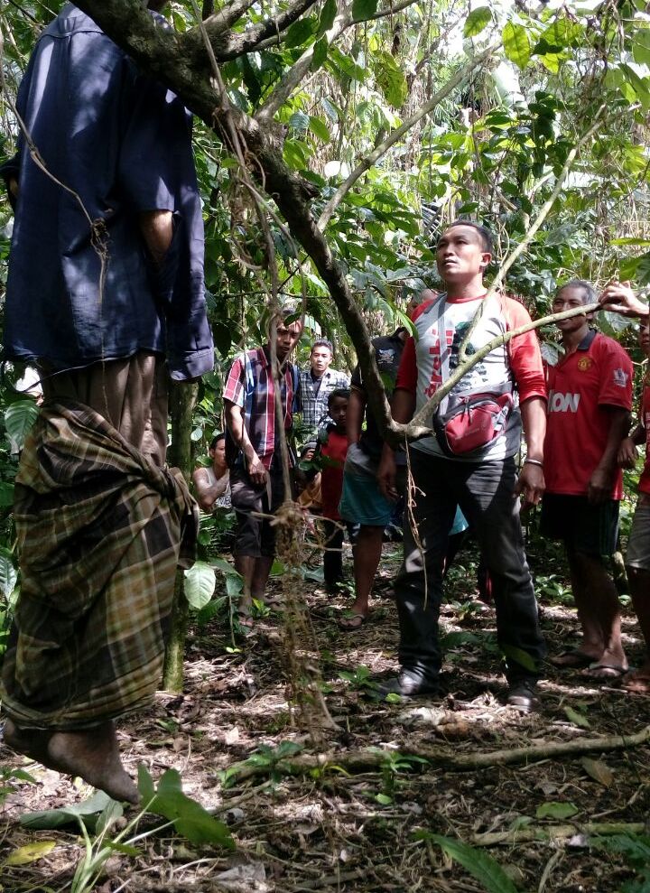 Tragis, Pekak Ledang Gantung Diri di Pohon Kopi