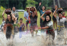 Bersatu Dengan Air, Desa Suwat Gelar Festival Air Yang Ketiga