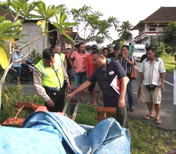 Mesin Traktor di Gondol Maling