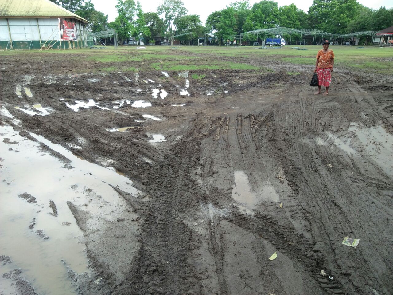 Paska HUT Kota, Lapangan Alit Saputra Hancur Seperti Sawah Habis Dibajak