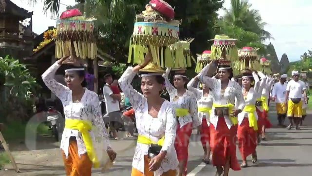 “Nyenuk” di Desa Batuan, Pulihkan Kerukunan Warga