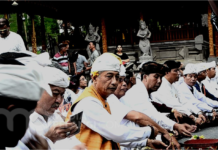 Ragam Gaya Dua Paslon Pilkada Gianyar Raih Simpati Warga Adat