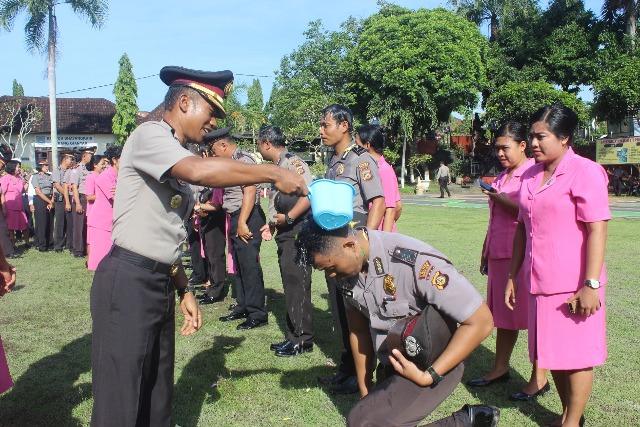 Polres Gianyar Gelar Upacara Korps Raport