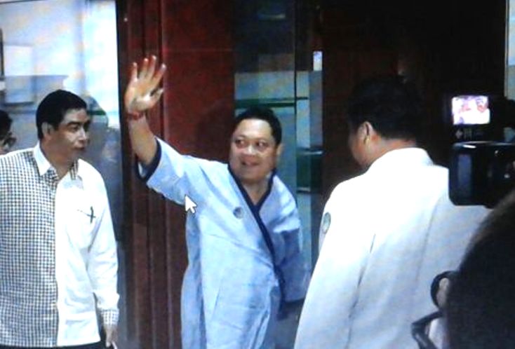 Tes Kesehatan Mantra Kerta Tes Kesehatan di RSUP Sanglah, Mantra-Kerta Menyempatkan Bertegur Sapa dengan Sejumlah Pasien