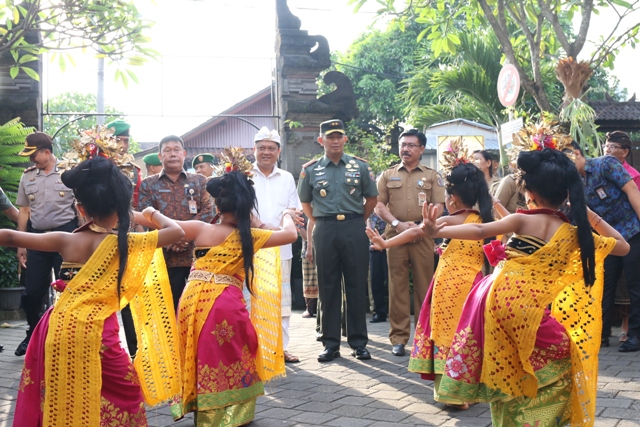 Pangdam IX/Udayana Mayjen TNI Benny Susianto, Mendaftar Sebagai Warga Baru