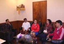 Sekdakab Gianyar, I Made Gede Wisnu Wijaya Lepas Atlet Basket Putri Gianyar Berlaga di Internasional