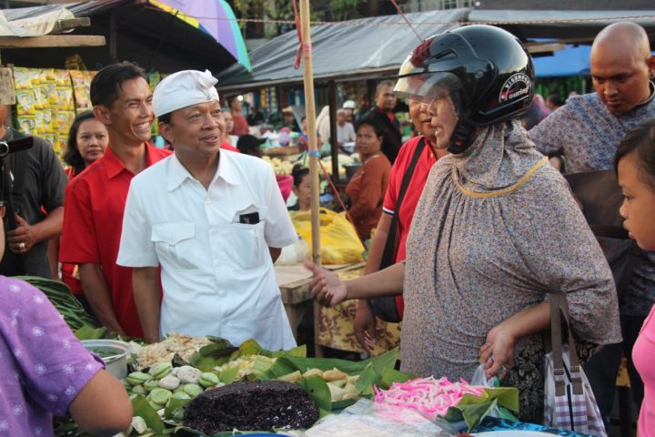 Program Terbukti, Popularitas Koster Teruji Saat Blusukan di Pasar Banyusari