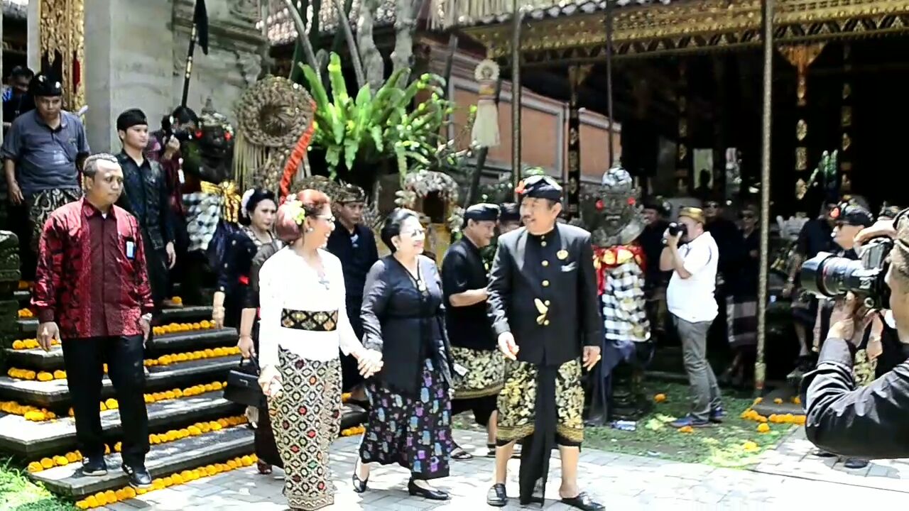 Megawati Hadiri Pelebon Anak Agung Niang Agung