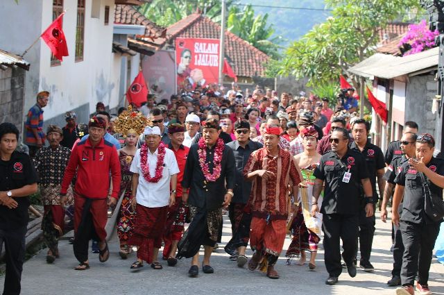 Warga Banjar Asak Karangasem, Bulatkan Tekad Dukung Koster-Ace
