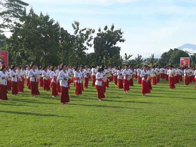 Deklarasi Koster-Ace Desa Adat Buduk Dimeriahkan Parade Budaya 250 Penari Pendet