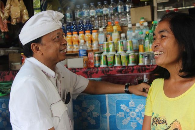 Berkat Perjuangan Koster, Anak Pedagang Canang di Pasar Kidul Bangli Bisa Kuliah