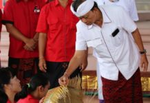Perajin Mengeluh Butuh Bantuan Permodalan, Koster Langsung Beri Solusi