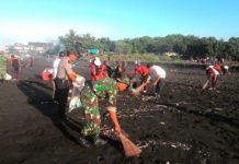 Peduli Lingkungan, Kodim 1610/ Klungkung Bersama DKLH dan Masyarakat Bersih – bersih Pantai