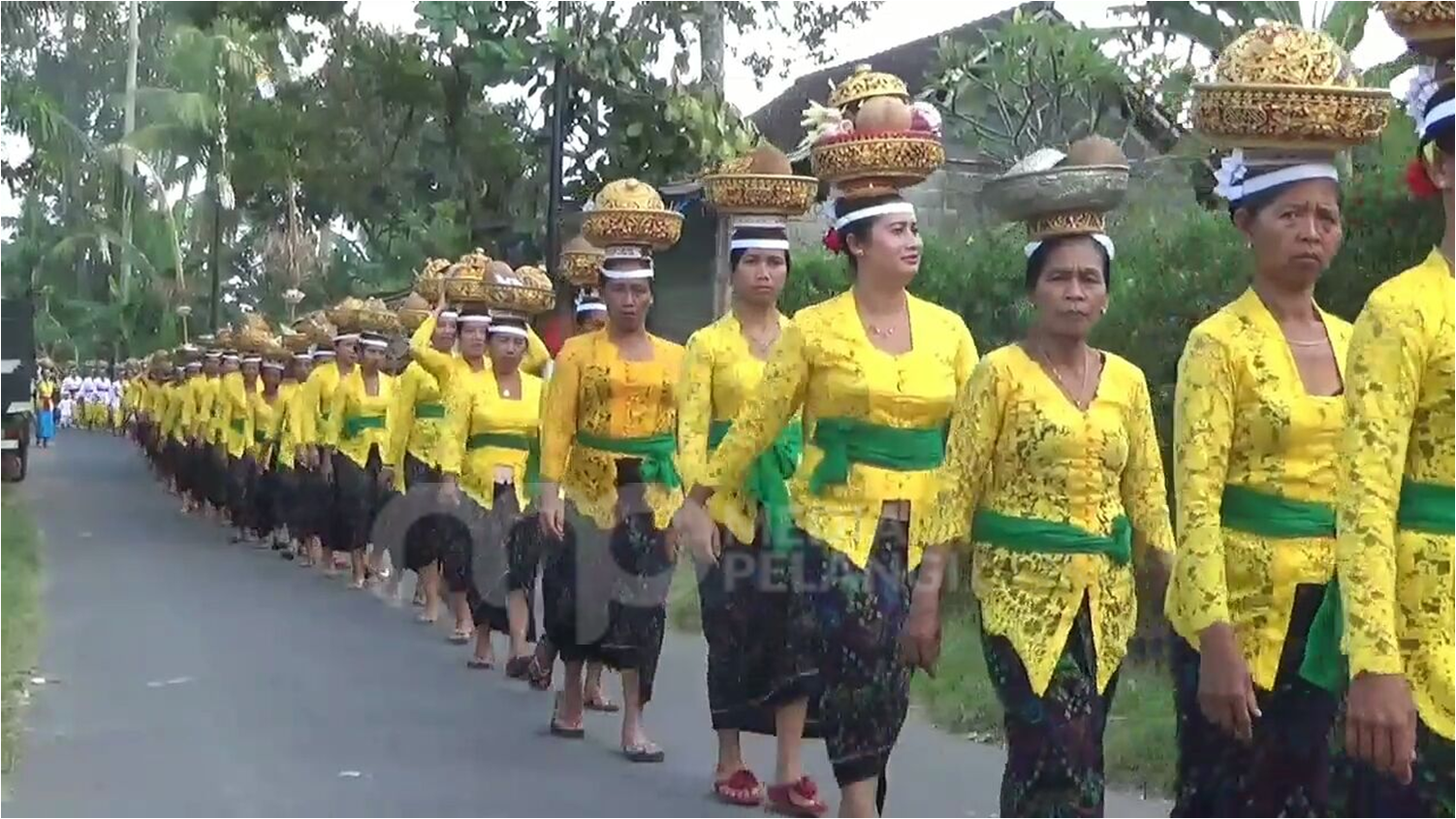 Tradisi Nyenuk Ribuan Warga, Mohon Kesuburan Isi Alam Semesta