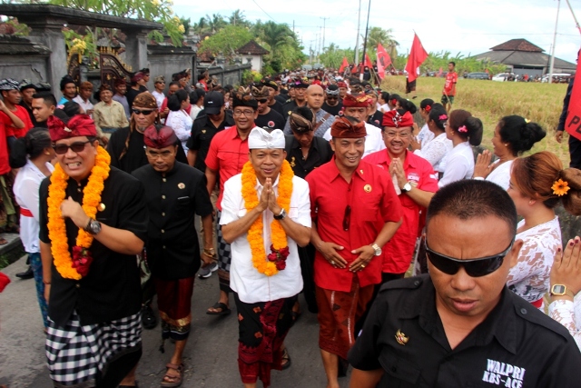 Kasus Turis Duduk di Padmasana, Kedepan Koster Larang Wisatawan Masuk Pura