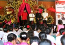 Simakrama di Hadapan Ribuan Warga Payangan, Koster Ingin Desa di Bali Punya Dokter Spesialis