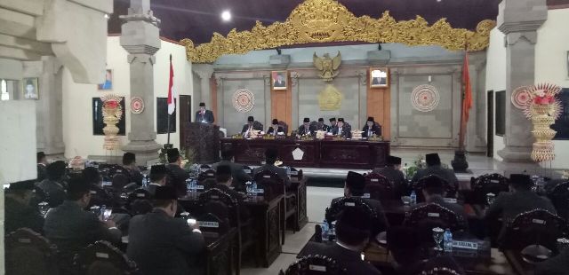 Sidang Paripurna, DPRD Sampaikan Rekomendasi LKPJ Bupati Tabanan Tahun 2017