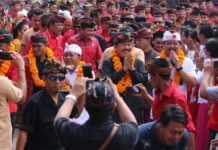 Didukung di Kampung Halamannya Ubud, Tjok Oka Terharu