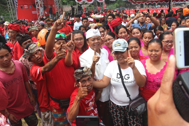 Tekan Kemiskinan, Koster Dorong Percepatan Infrastruktur  di Buleleng