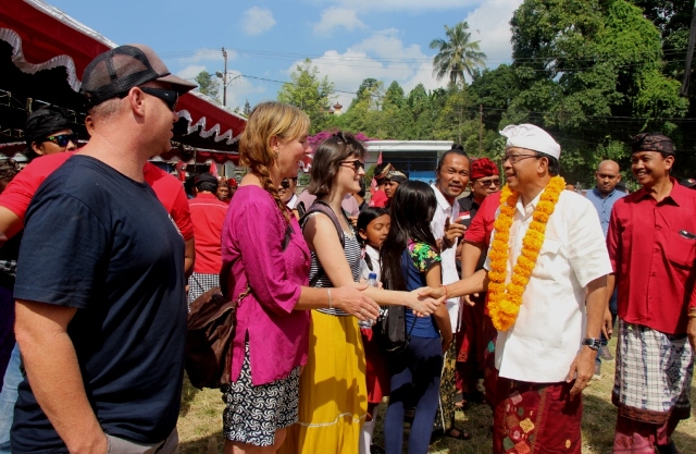 Ketika Bule Tertarik Kampanye Berbudaya yang Disuguhkan Koster- ACe