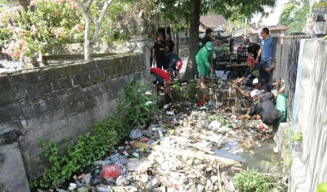 Aksi Cepat DLH Kabupaten Gianyar Tangani Sampah