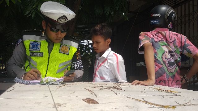 Polisi Tindak Tegas Konvoi Kelulusan Siswa Corat Coret di Tabanan