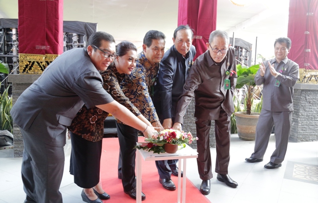 Bupati Eka,  Mendukung Peresmian PTSP di Pengadilan Tinggi Bali